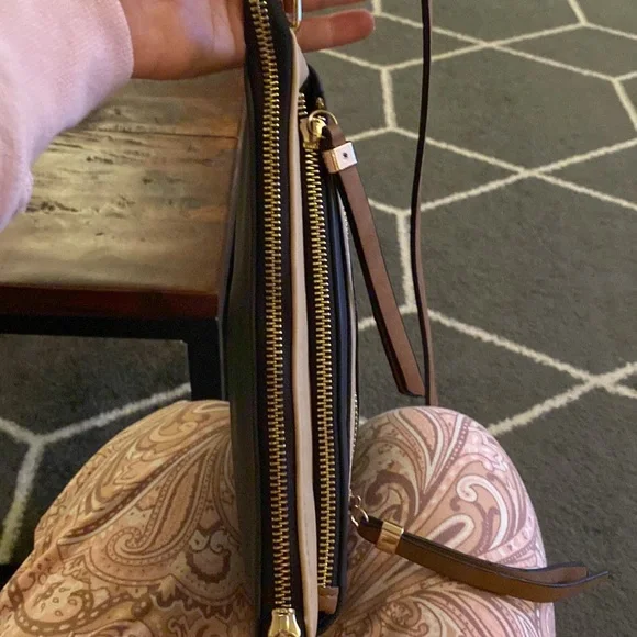 NWOT Boutique Navy and Tan Crossbody Bag Adjustable Strap - Picture 7 of 11